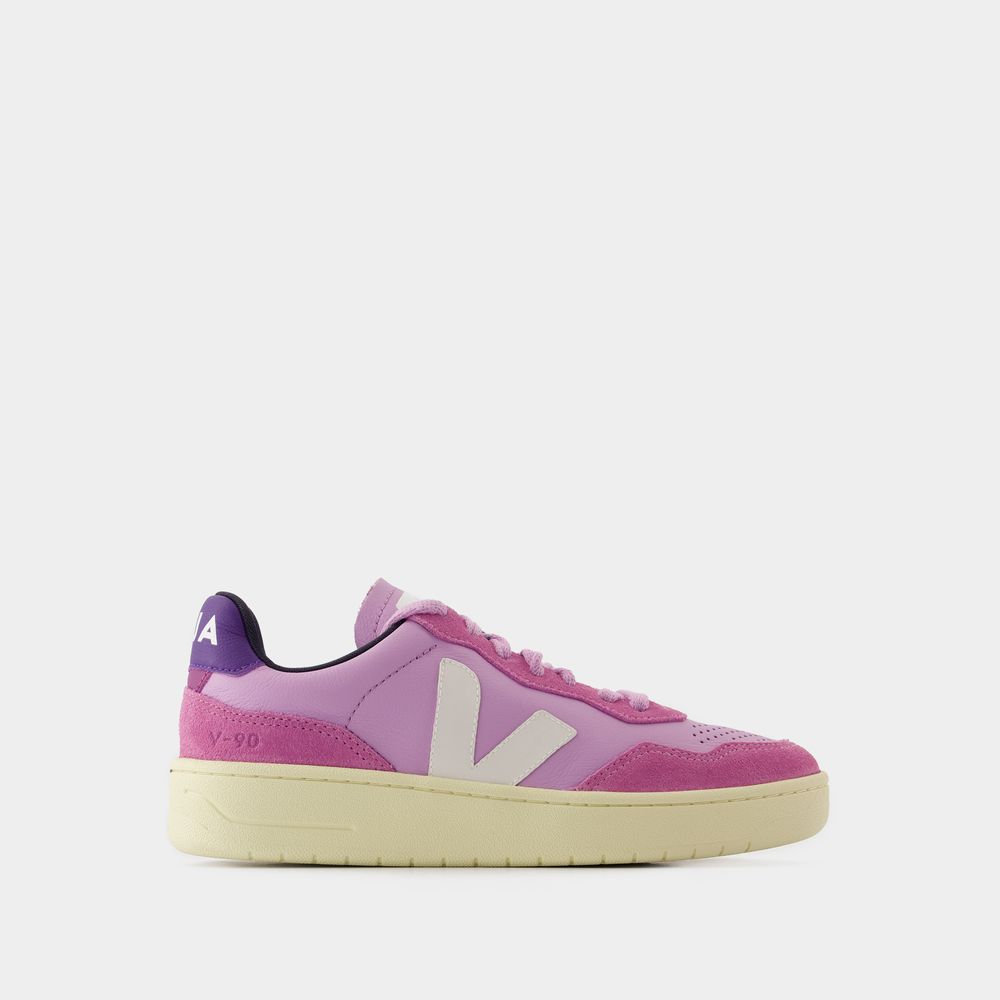 Shop Veja Sneakers V-90 -  - Cuir - Rose In Pink