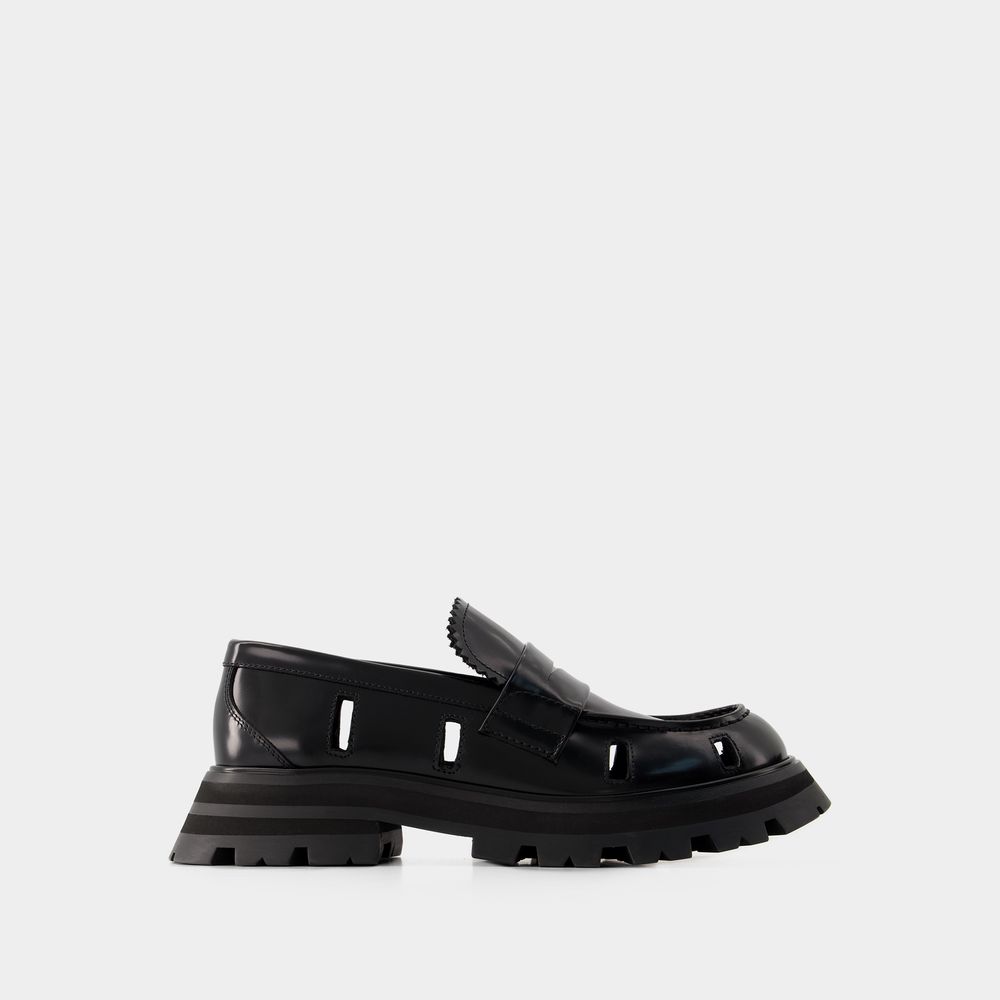 Alexander Mcqueen Flat Shoes In Black