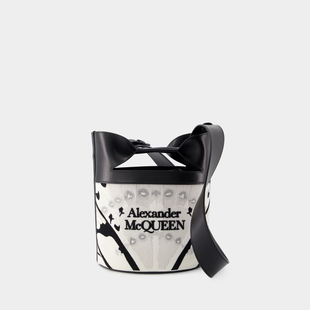 Shop Alexander Mcqueen The Bucket Bow Schultertasche -  - Leder - Weiss In White