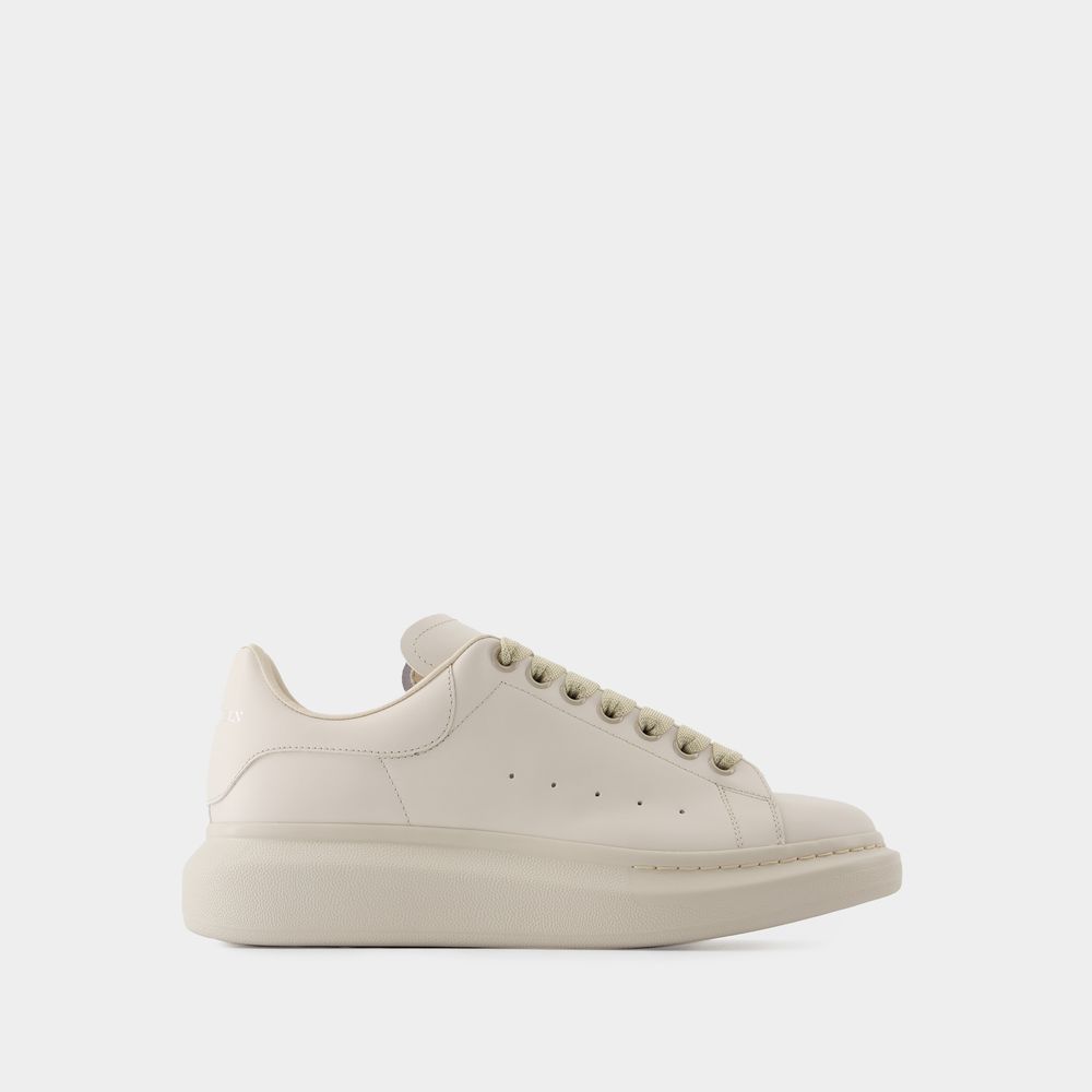 Alexander Mcqueen White Sneakers With Logo Patch On The Tongue And Embossed Logo On The Heel In Leat In Beige