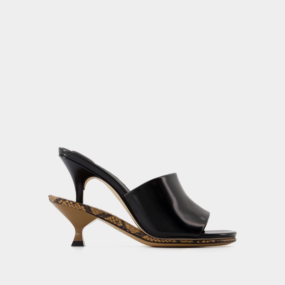 Shop Jacquemus Sandales Les Doubles Mules -  - Cuir - Noir In Black