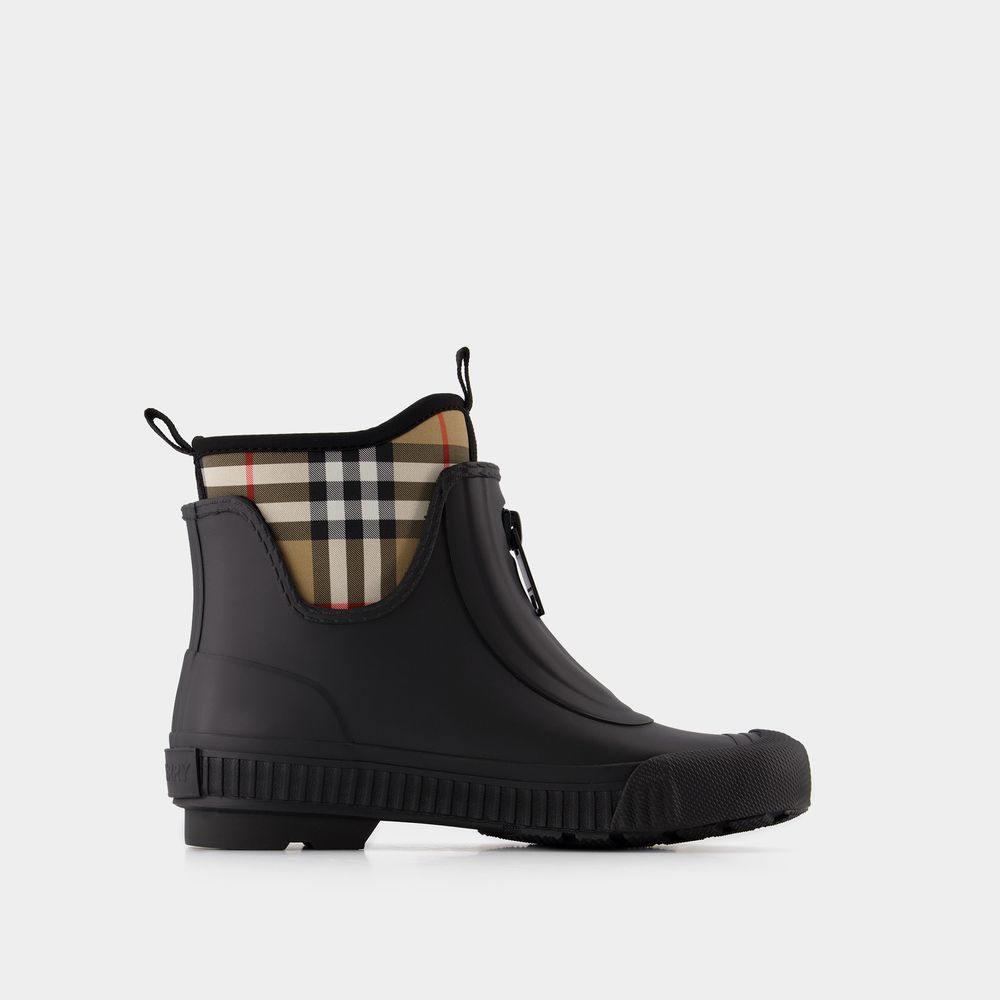 Shop Burberry Lf Flinton Ankle Boots -  - Rubber -black